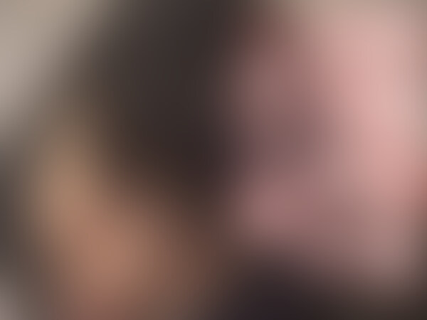 冒頭2分間のサンプル映像はツイッターでご確認下さい。
https://twitter.com/enkousya00/status/1550274042338607104
カラオケでのオフ会です。得意のボカロ曲を振り付きで踊ってもらうなどゆるいノリで楽しみました。
もちろん、性的な部位は本物のために映すことは出来ませんが、部位が映っていないだけで行為はそれなりに類似行為っぽいものはしてしまったことは否めません。
なんたってオフ会とはそういうものです。
ですが、誓ってこれは○○○ポルノ映像ではないと断言できます。
こないだフジテレビの深夜番組で、有村架純が牡蠣を試食する映像が放映された際、「これはどう見てもフェラチオにしか見えん」と思った視聴者は私だけではないはずです。
つまり、どう見てもその行為にしか見えない様子でも、咥えるモノが性器でなければ地上波で消し無しで映すことが出来る。そういうことです。
まぁ、もし有村架純が本当にチンポを咥えていたとしても、現行法ではモザイクさえ掛ければ大スキャンダルですが売ったり買ったり出来ます。アイドルとは言え成人してますから。
しかし、この被写体処女の場合、モザイクがあろうと無理です。
本来なら非売品映像になります。そのものズバリが映っていないと、この時点ではっきり断言させて頂きますので物足りないかも知れません。 (2/2)