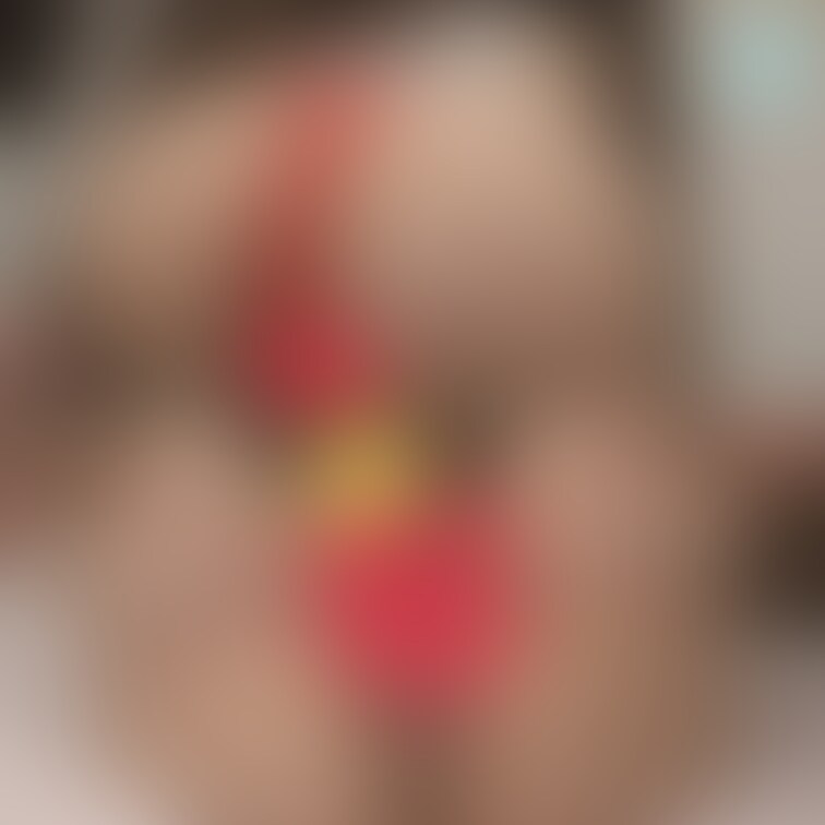【だらしない下品くぱぁ♥】アイコさん（ぽっちゃりアラサー妻）に、お尻アングル中心のお尻まみれの尻フェチ着エロストリップをしてもらった件【Tバック尻】

※本編顔出し

エロカワイイ素人からアテンドされた、さらにエロカワイイ素人を、俺たちがスケベにいただく企画！
今回は、アイコさん（＃5）です！！

お尻好きの人は、必見です、お尻を強調するポーズでお尻ストリップをしている尻フェチにはたまらない動画です！

アイコさんは、以前にAkiTubeChannelで撮影したありさちゃんから紹介された子持ちのぽっちゃりアラサー妻さんです！（ありさちゃんとは、同じアルバイト先の知り合い！）
https://myfans.jp/posts/9a688c0b-1f19-407d-9e2e-b28f0e48bf16

今回は、お尻まみれの尻フェチストリップをしてもらいました！

旦那に相手にされずに、気が抜けていたのか少しだらしないけど、人妻特有のメスフェロモンがムンムンとする下品尻は、独特な空気感のエロさで、お○ン○ンをムクムクさせていただけること間違いなしです！

そんなアイコさんのだらしない下品尻に興味がある人は、是非ポチッとご購入よろしくお願いします！

※この商品は、当サイト利用規約、日本国内の法律及び条令に違反する内容は一切含まれておりません。
※この商品の無断転載、転売等の二次利用を一切禁止します。 (2/2)