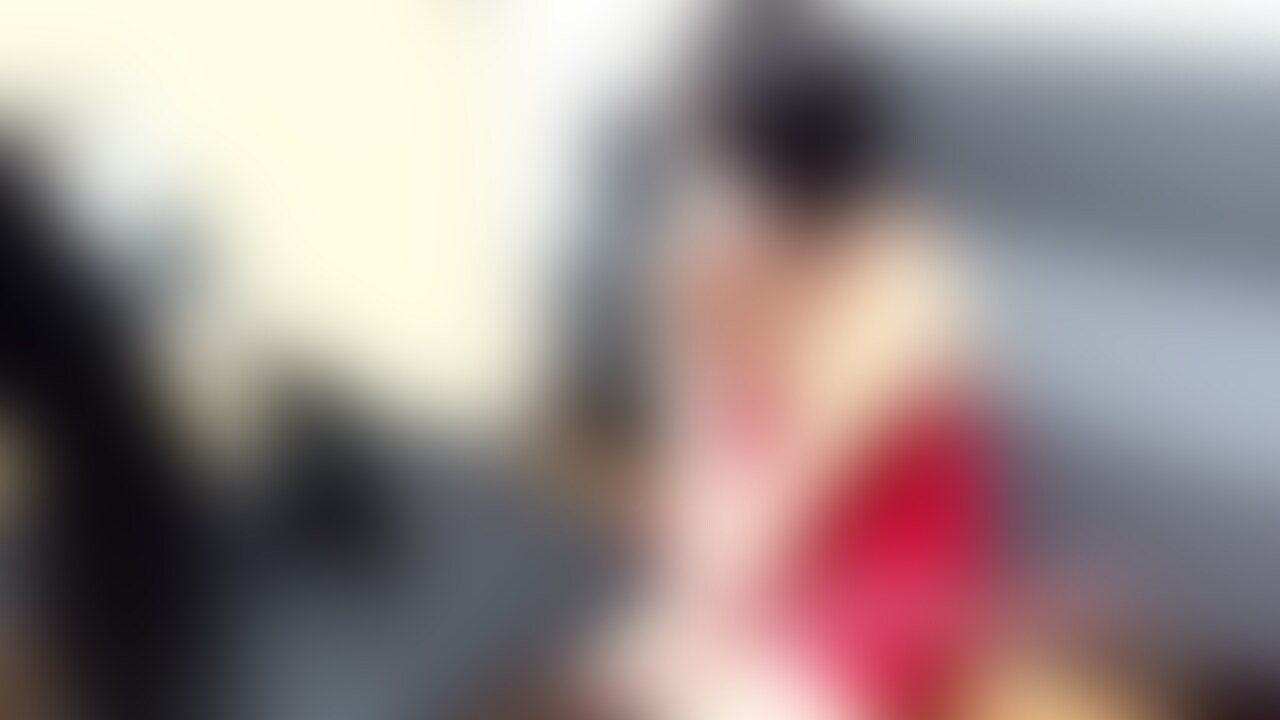 【私の嫁に公開チャットオナニーお願いしてみた】
初の寝取られを経験して、前より私のお願いを聞いてくれるようになった妻。
今度は嫁が人前でオナニーしている姿を見たいと思った私。
さっそく某SNSで募集しやってみることにした。
見られながオナニーすること興奮し、激しくなっていく嫁。
私の股間もそれ見てギンギンになるのであった。 (2/2)