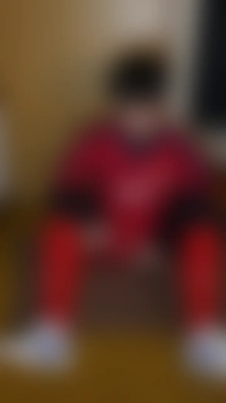 サッカーユニホームでお漏らし sample 1