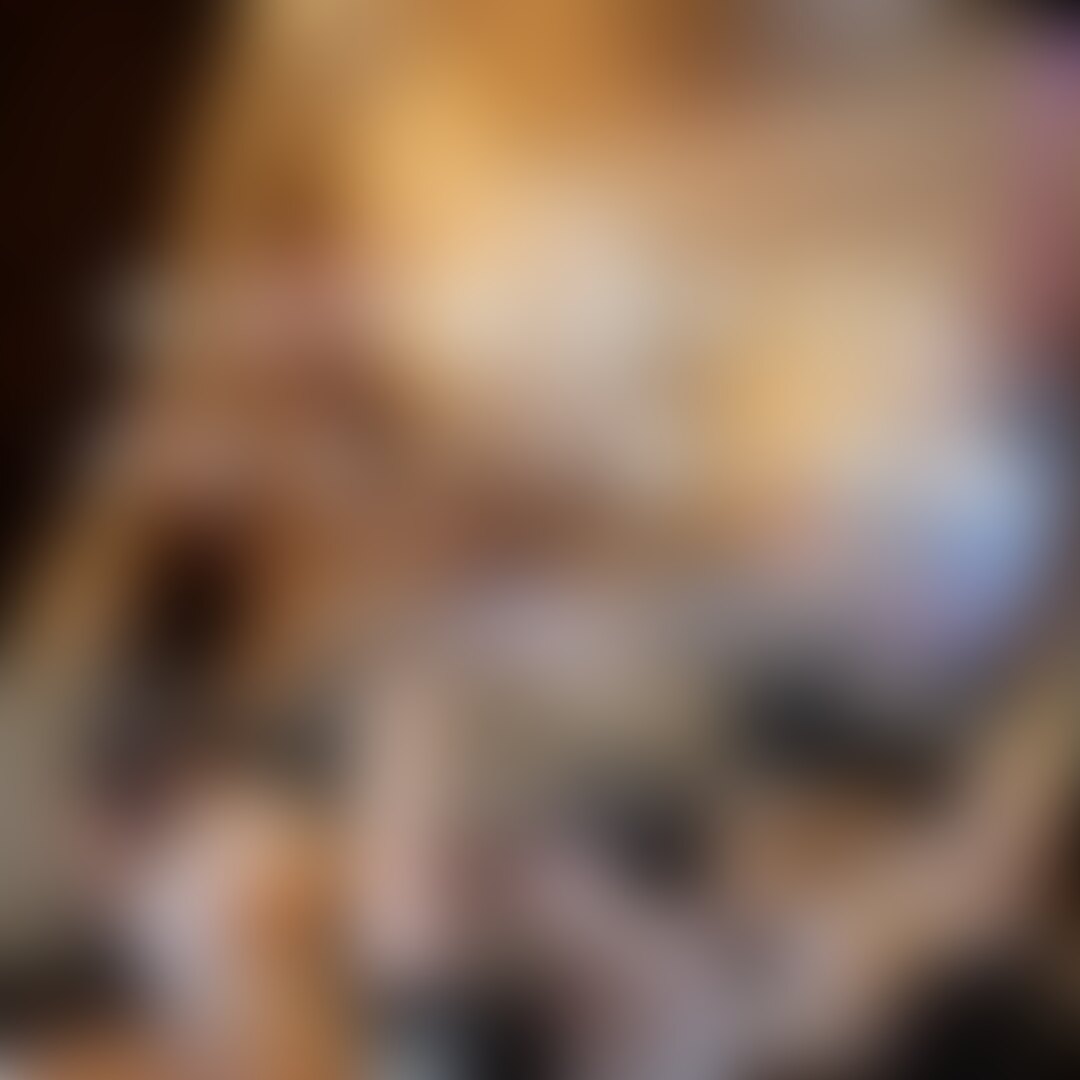 この日、ヤリ部屋へ来た涼子さん、少し元気がなさそうだったのでどうしたのか聞いてみたところ、旦那様とケンカをして悲しくなってしまったいました…
https://myfans.jp/posts/5bb6530f-ca5d-4fa0-85e3-8b982750406a
実は旦那様からも同じような事を聞いていたので、「そうか、大変だね…」と言いつつ、心の中では「じゃぁ涼子さんをめちゃくちゃにハメ倒してアヘ顔を晒してやろう…」と裏腹に考えて股間はその時点でフルボッキ!
もちろん、この日も旦那様のご希望の時間帯にハメ撮りライブ配信をで全世界へ涼子さんを晒します。ほぼレンタル晒し妻状態の涼子さん…
他人棒をそのねっとりとした分厚い唇で無心に咥える姿は、既にセックス依存症かもしれません…
ムチムチの熟れた尻を振り四つん這いでちんこを咥えさせます。旦那様がライブ配信でその様子を見ながらシコってるんだろうなと想像しながら白のベビードールにピンクの綺麗な下着姿のセレブ妻ををめちゃくちゃにしてやりたいという欲望を抑えつつ、ゆっくりねっとりと責めてあげました
欲望に駆られ、夫に貸し出される無口で大人しい人妻のリアルな痴態をご覧ください。
Xでも告知しておりますが、涼子さんのクチマンコ貸出企画も旦那様よりOKをもらっているので、最新の貸出状況はXのポストをご確認ください。 (2/2)