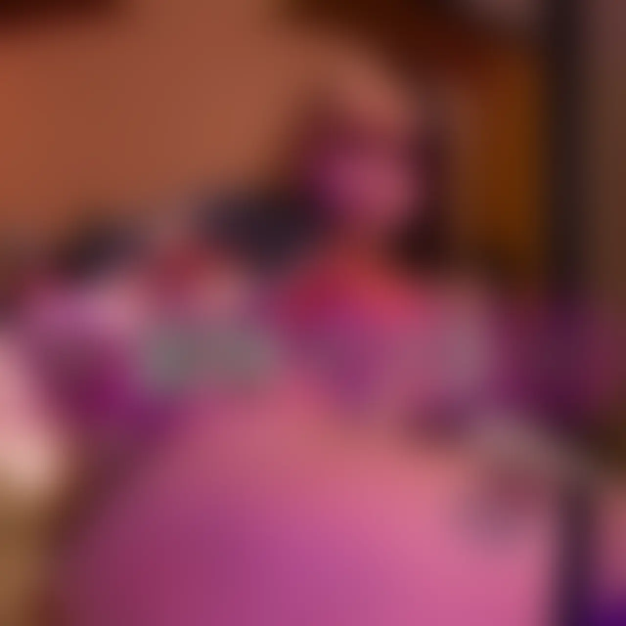 ツキ🌙Iカップタトゥー女子「着物、着たよ🖤 黒地に赤い花。 帯を結んだ瞬間、ちょっと背筋が伸びちゃった。 でもすぐ、緩めた。」の投稿サムネイル