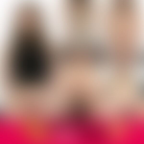 まりあ(23)フリーター
サバサバとした雰囲気の彼女。
恥じらいながらも服を脱ぎ捨てると、セクシーな水色のブラとTバックのパンティ。更に脱ぎ進める彼女。
キレイなピンク色の乳輪と整えられたマ●毛。
そしてオマ●コを広げるとキレイなピンク色の小陰唇が・・・
アナルもシワの数が分かる程接写してます。
恥じらいながらも産まれたままの姿になっていく素人○○○をどうぞご堪能下さい。 (2/2)