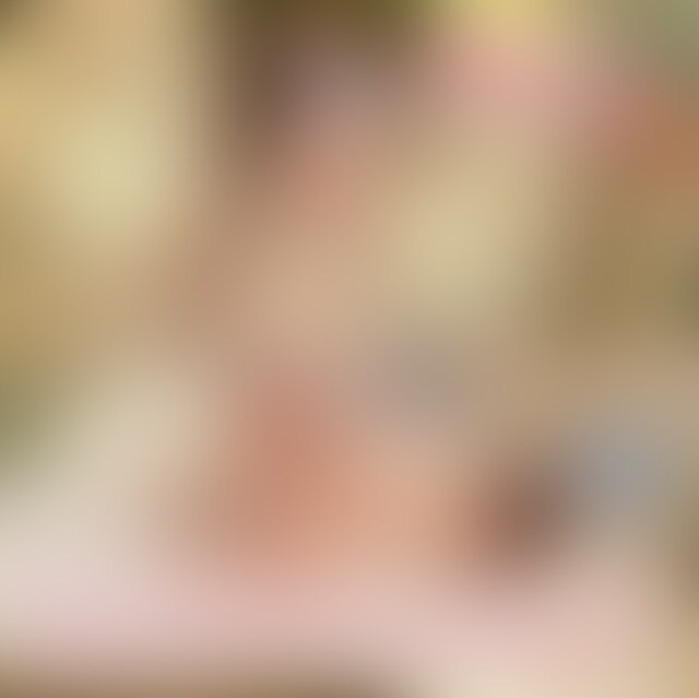 繁華街で後輩の○○○貴と飲んだあとノリでラブホへ行き飲み直ししてる時にノリでハメ撮りした時の映像になります。
オッパデカすぎです…恥ずかしがってるわりには、めっちゃくちゃノリノリです…スカートをめくらせてtバックが見える状態のままフェラをさせてみました。
フェラうますぎ…途中でフェラを中断して後ろからTバックをずらしておまんこくぱぁしてみますw
めちゃくちゃピンクできれいなおまんこです。もうすでに濡れておりました。
ソファーに座らせ、早速爆乳のおっぱいとご対面!!でかすぎだし、とてもきれいな形をしている美乳…
全裸になってもらい、ベッドに移動します。
はずかしいって…やばすぎる…とめちゃくちゃ照れていますが僕が女の子の後に回り込み、胸を揉みながら、後から手マンしてみると濡れまくりでしたw
いつもならここで挿入ですが、今回はラブホなので電マを当ててみましたw
感じまくりです笑
ひたすら指を入れながらクリに電マ当ててみます。びっちょびょ…笑
あまりに感じすぎて潮ふいちゃいましたw
その後は四つん這いにさせて後うしろからも電マを当ててみます。
きもちぃぃぃ!!と感じまくりです。
しばらく電マで遊ばせてもらった後は、再度フェラをしてもらい、ついに挿入!!
お互い飲んでるせいかめちゃくちゃ感じております。
正常位の後は、僕の上に乗ってもらい激しい騎乗位…なんと途中から女の子みずから腰を始めましたw
女の子イキまくってます…その後はバック!巨乳とはっきりわかるくらいおっぱい揺れまくりです。その後は立ちバック!!いつも以上に激しいセックスですw
イクイクぅぅ!!!と女の子はイキまくってますw
このまましばらく立ちバックをした後は再度正常位にて激しく腰ふりまくりましたw
狂うように感じまくってます。
そして僕もあまりの気持ち良さにイッてしまいましたwww
今回の映像は、いつも以上にとても激しく、そしてエロく撮影できたので大満足でした。 (2/2)