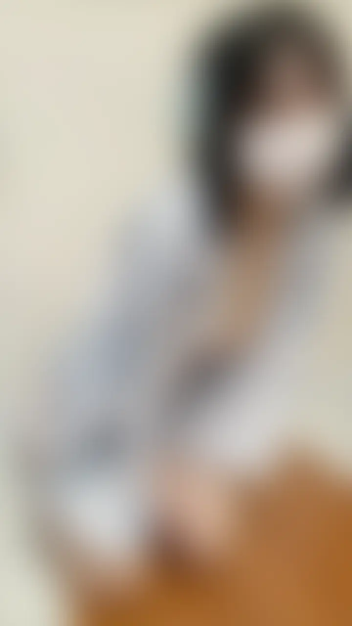 さなぽん｜女子大生「夏の終わりに浴衣姿🩵」の投稿サムネイル