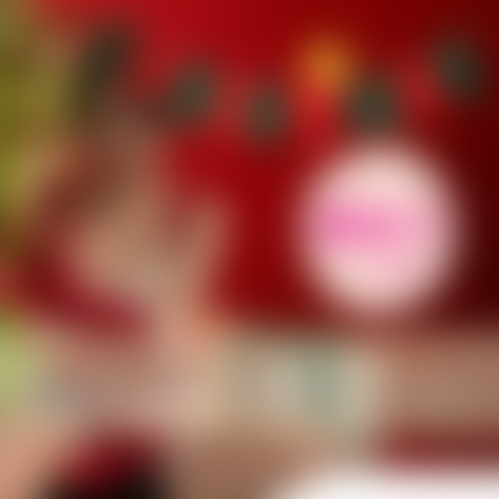 右側の［♡いいね］を押してから見て欲しいです🥰

［サンタさんが おまんこに固定電マされて イキまくります…］

みんな待ちに待った サンタかえでの動画だよ🎅✨
本当はみんなが遠隔でローター操作して
イキまくるのをやろうとしてたんだけど
自分で気持ちいいとこ当てて 何回もイっちゃった😆笑

いつもの動画の感じとあまり変わらない気がしたから
12/25 明日も動画出しちゃうっ🎄
今回の衣装と違うサンタだから
こういうのがスキな人はぜひ見てね😘♡

#素人
#顔出し
#オナニー
#コスプレ
#裏垢
#サンタ (2/2)