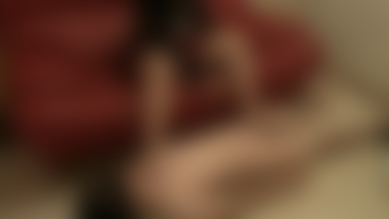 今回は福岡シリーズ第1弾になります。
仕事で福岡に行った時、インターネットで出会った女子大生。M男いじめは経験ないが、興味があるとのことで、会っていただく約束をした。
実際にお会いしてみると、そこには黒髪の清楚系女子大生がいた。
ホテルに向かう途中はおとなしく、世間話をしながら歩き、優しい印象だったが、プレイが始まると豹変。
男を土下座させ、「舐めろ」と靴を○○○舐めさせ、頭を踏みつける。
「なんば喜んでなめよっと?」と可愛い博多弁で言葉責めされる。
その後も、ムレムレのパンストを嗅がされたり、足を舐めさせるなど、完全に男を見下し、支配していく。
顔の上に座り、お腹を思いきり踏みつける。
最後は、足で男の大事なところを踏みつけ...
プレイ内容:踏みつけ、靴舐め、蒸れたパンストを嗅がされる、顔面騎乗、お腹踏みつけ、お腹蹴り、足舐め、足コキなど。
※モザイク処理を施しています。
※無断転載禁止
※女性○○○以上確認済み (2/2)