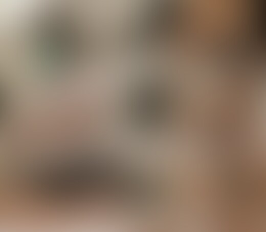 3年付き合ってて結婚考えてる彼氏がいるおとなしい爆乳マッサージ嬢を無理ハメしたらデカパイ揺らして何度もイキまくって彼氏より気持ち良くなっちゃった様子
日々の業務で疲れた身体を癒すため若い女性が多く在籍している派遣のマッサージを呼んでみました。
期待に胸を膨らませて今回も2台体制でカメラを仕込みベッドが写るナイスポジションにさりげなく設置。
やってきたのはかわいらしい童顔とのギャップが激しい爆乳を持つ女の子でした!
仕事は2年くらいやっているみたいで、とても丁寧な接客に上手なマッサージで心も体も癒されてしまいます。
3年付き合っててそろそろ結婚も考えてるラブラブな彼氏がいるらしくて嫉妬してしまいました。
真面目でおとなしい子なので、いたずらで下ネタ話を振ってみると非常に困った顔をしているのがかわいかったです。
楽しくお話をしながらさりげなく太ももに手を置いてナデナデしてみます。
おとなしい子で強く抵抗できず「お客様…あの…」と言い難そうにしていたのでいっぱい触っちゃいましたw
仰向けになってさりげなく服の上からおっぱいを触ってみると「いや…!あの…お店で禁止されてるんで…」と弱気ながら必死の抵抗をしておりました。
しかし少し触った感じ非常にボリューミーで巨乳だということに気づいてしまい、○○○キスしながらベッドに押し倒しておっぱいをまさぐるように揉みしだいちゃいます。
「ダメです…!困ります…!」と抵抗する彼女を押さえつけて服を脱がすと、かわいい童顔とのギャップが凄まじい爆乳をお持ちではありませんか!
たまらずブラジャーを捲り上げるとピンク色のキレイな乳首が露出されたので顔を埋めてむしゃぶりついちゃいました。
泣きそうな顔をしながらも乳首を硬くしてしまっている彼女のストッキングを破ってパンティを捲り上げると、愛液が糸を引くくらいぐっちょりと濡れてしまっておりました。
ぐちょぐちょに濡れていることを指摘してあげると、さらに泣きそうになりながら「濡れてないです…」と認めない感じがかわいいですね。
仕方がないのでヌルヌルのクリトリスをたっぷりクンニして、さらに指を突っ込んで激しく掻き出してあげると激しく喘ぎながら感じてしまっているようでした。
興奮しまくってしまった私は彼女の顔に跨り○○○ちんぽを咥えさせます。
苦しそうに呻く彼女の顔に跨り、ビンビンに勃起したちんぽを喉の奥まで突き刺しまくってあげました。
さらに爆乳にちんぽを挟ませてパイズリさせるとイっちゃいそうなくらい気持ち良かったです。
私もフェラだけでいいからと言ってしまったのですが、ここまでくるとやはりどうしても挿入したくなっちゃいますね。
彼女をベッドに寝かせて挿れようとすると「えっ…いやっ…!」と戸惑っておりましたが、アソコはぐちょぐちょに濡れていたので簡単に奥まで入っちゃいました。
グリグリと膣壁を擦り付けるようにピストンしてあげると、美巨乳をぷるんぷるんと揺らして気持ちよさそうに喘いでいるくせに感じているのを認めようとしません。
さらに激しく奥までピストンしてあげると身体をエビ反りにしながら「あああ…!ダメです…イク…イっちゃいます!」とちんぽが抜けてしまうほどまんこをギュっと締めつけながらイっちゃってましたw
おとなしかった子が私のちんぽで擦られて激しく喘ぎ、何度もイキまくるのを見ているのは最高に興奮してしまいます。
測位やバックで何度もイカされていくうちにみるみる私に従順になっていき、素直に快楽を受け入れてしまう様子がエロ過ぎました。
騎乗位では自ら腰を激しく振って膣奥にちんぽを擦り付けながら感じまくっているにも関わらず、頑なに彼氏より気持ちいいと認めないところも健気でかわいいですねw
最後は最後までイキまくっているのを見て興奮してしまい大量の精子を身体中にぶっかけてあげました。 (2/2)