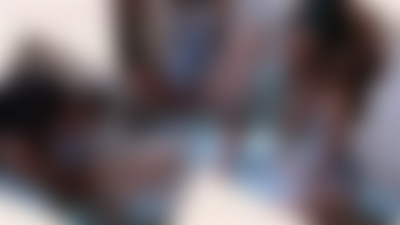 チャイナドレス編Part1
お待たせいたしました。
3回に分けてのアップ予定です。
チャイナドレスの妻を存分に
舐め回しながらの手マン、クリニングスで
軽い絶頂を迎えさせ、イラマチオまで。
シチュエーションを少し変えるだけだ
妻も私も気持ちが昂ります。
ついつい考えてしまいます
妻が他の男性に舐め回されるシーンを…。
#人妻
#個人撮影
#素人
#チャイナドレス
#手マン
#イラマチオ
#スレンダー
#NTR (2/2)