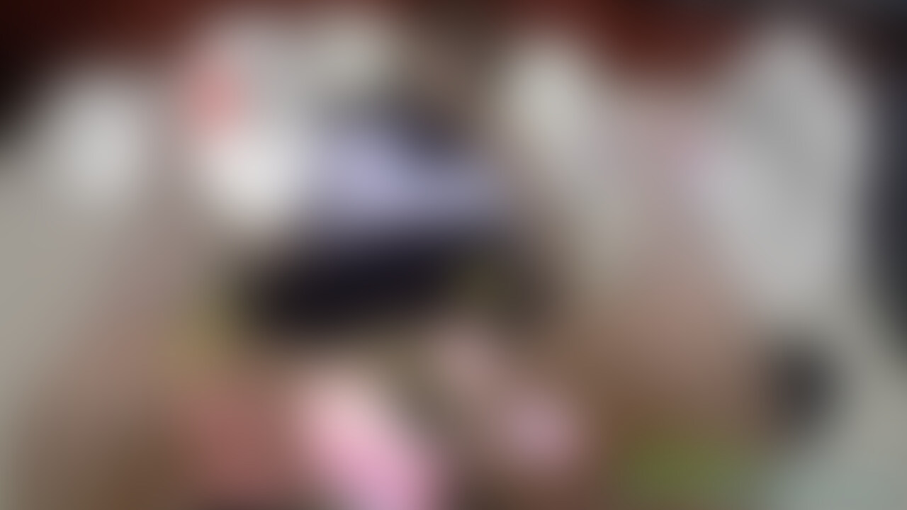 コギャルが中出しされた場合の膣内状況を観察した動画です
医学用動画として撮影していますが服が汚れてはいけないので制服とルーズに着替えて撮影
中出しされた膣内の状況を詳しく観察する為、被験者男性は約1週間のオナ禁をし男性はどの程度射精するかの実験もおこなっております
被験者女性も中出し経験は無く、今回が初めての中出しになるとの事でした
医学用の撮影となる為の性行為であり、被験者はお互いの連絡先や名前すら判らない状況での実験となり恋愛感情など一切なくても性行が可能で膣内射精まで出来ることを実験で確認!
被験者男性には射精が全て収まるまで膣内に陰茎を挿入したままでとの指示をし、被験者男性は被験者女性の膣内に精液全てを射精
被験者男性が「イクよ!」っと射精開始を宣言し最後の一滴を出し終える時間も想定した結果、1分も射精している事が判明
今後この被験者男性の驚異の射精時間の長さも解明すべく実験を繰り返す予定です
膣内射精終了後、被験者が陰茎を引き抜き被験者女性の膣内にクスコを挿入し膣内に射精された精液を確認
子宮口は精液で満たされている事も確認できました
今回の実験に協力して頂いた被験者女性には動画の冒頭にて「マイルーラとアフターピル使うので中出ししてください」っと中出し了承の証拠を記録しております
動画は11分34秒です (2/2)
