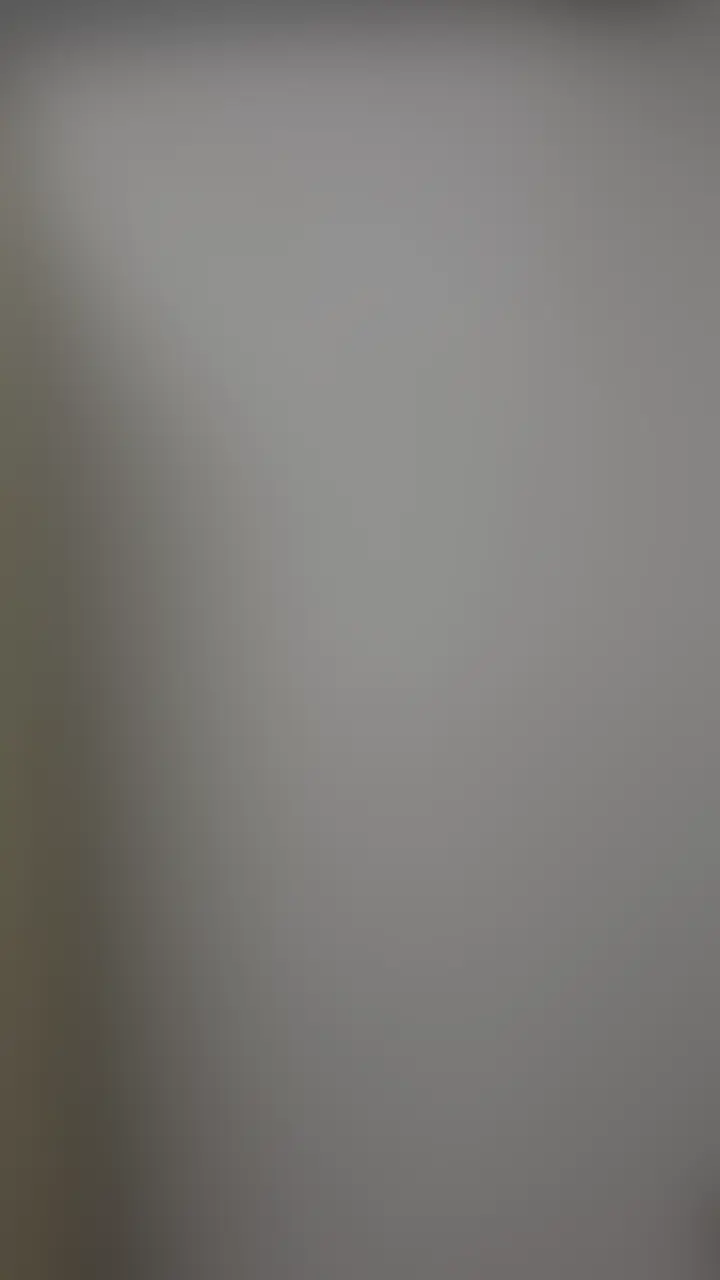 性格も良いしオタクにも優しくしてくれそうなギャルなら快く咥えてくれるかもと更衣室に乱入してしまいました。
突然の出来事に目を真ん丸くして驚いておりましたが、お構いなしにキスしながら身体をまさぐっちゃいます。
何が起きたのか分かっていないような感じでしたが、ビンビンになっちゃったから口でしてよとお願いしてひざまずいてもらいました。
ちんぽを目の前に差し出しても放心状態っぽい感じだったので、頭を掴んで咥えさせて喉の奥まで亀頭でグリグリしちゃいます。
大興奮してお口の中に大量発射してしまい、飲めるか聞いてみると首を横に振っていたので吐き出させてあげました。
性格の良いギャルが口内発射されて泣きそうになっている様子はかわいそうですけど興奮してしましますw (2/2)