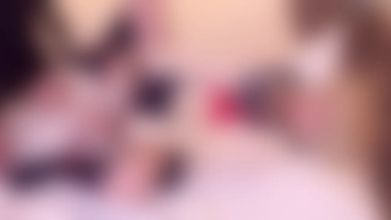 ヒロアカトガヒミコちゃんです。
以前にも作品を出していてかなり好評でしたが、イベント合わせで毎度好評の拘束具を使ってのハードなプレイに挑戦しました。
もちろん本番あり!
手を首輪に固定されての猛烈な電マ責め、アナルを掘られながら首輪のリードを引っ張られての首締めプレイなど飽きさせない展開になったと思います!
67分収録
0〜10:18 拘束された状態のトガちゃんのち◯ぽを電マ&手コキ責め
10:18〜 両手と脚を胴体のベルトに繋いだ状態でアナル拡張♡ (2/2)