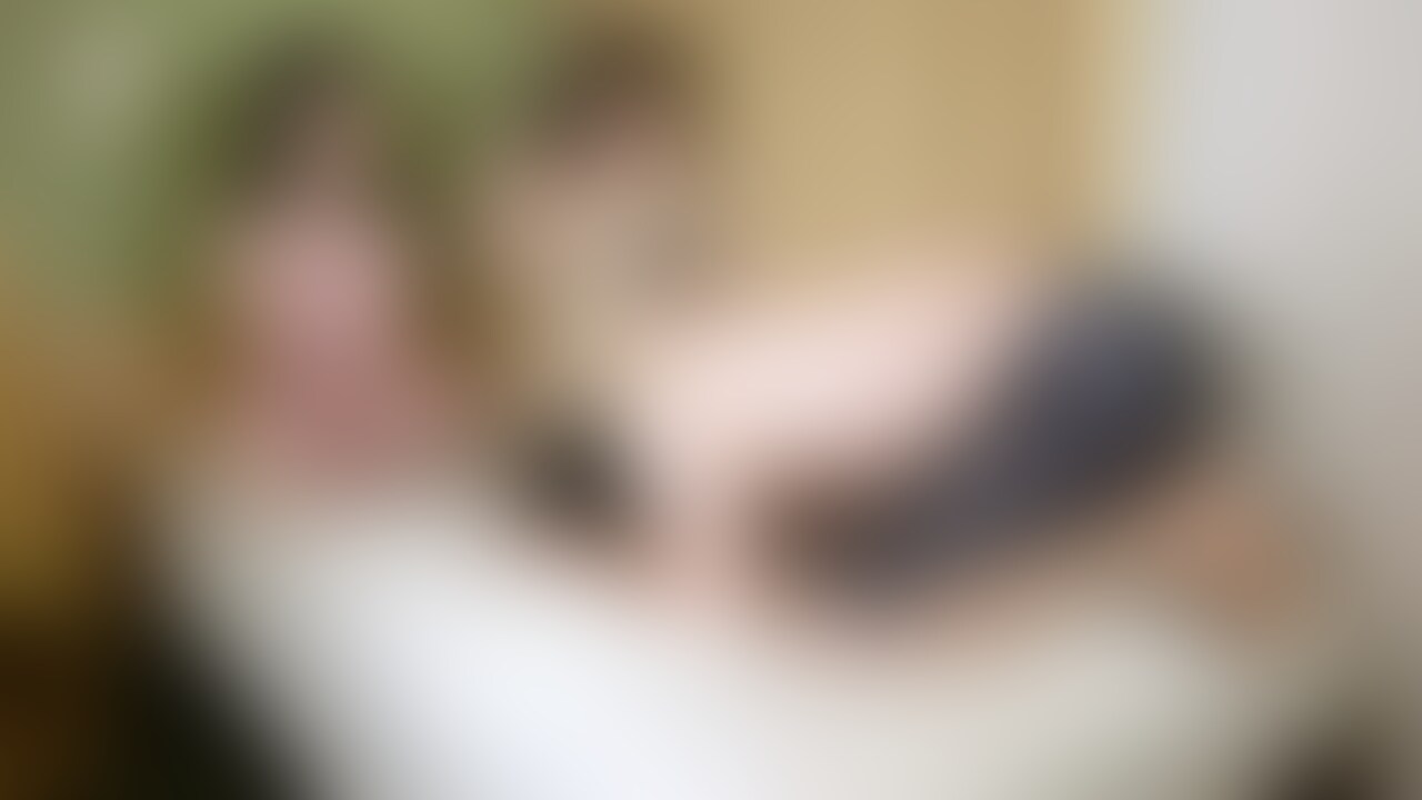痴女コンビみすず＆ささの股間女臭天国！首四の字Ｍ男絞め乳首いびり

ドS痴女コンビのみすずちゃん＆ささちゃんの、
股間女臭天国な首四の字Ｍ男絞め乳首いびりプレイです。

Ｍ男の息の根を止めるため、首四の字で絞め絞めしながら
乳首をいびり倒します。首四の字で苦しむと思いきや、
女の子の柔らかい太ももの感触によいしれてＭ男も幸せそうです。

そんなＭ男に追い打ちをかけるように加わるのが、
股間女臭天国イジメです。Ｍ男の顔面を股間に押し付け、
太ももで両脇から押しつぶすのです。
股間の香りを楽しみながら、さらに女の子の太ももで
絞められるなんてまさに天国ですね。
このまま昇天してもなんの悔いも残りません。
まさに天国のようなプロレスプレイとなりました。

痴女コンビの太ももで絞められながら
股間の匂いをたっぷり嗅ぎたい、
そんな太もも絞め好きなＭ男の貴方だけにオススメです。

1920*12080
14:18
1.1GB
.mp4

●本作品に登場する人物は○○○以上である事を確認しております。
●本作品に登場する人物はモデルであり、同意の上で撮影を行っております。
●二次利用・転売・転載等を固く禁止いたします。 (2/2)