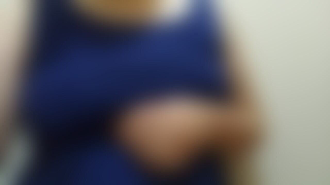 今日も乳首オナニーしてる…
やり始めて段々感度が戻ってきてる…乳首引っ張って強くつまんでるだけで体がびくんびくんする、気持ちいい。
触られたい。
授乳服の隙間から手を入れられたり、服をめくられておっぱい揉まれたりしたい。 (2/2)
