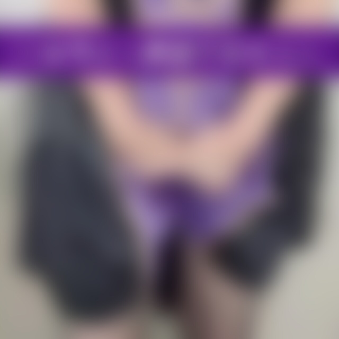 【ハロウィン衣装でおもらし】
魔女のコスプレでハロウィンイベントに参加したが
会場の🚽は混み過ぎていて順番待ち中に待ち切れず…
そして諦めずに前押さえをし続けたせいで衣装が、、涙

※こちらはカメラ1台のみでアングルも正面からのみです
※黒ストッキング着用
※おもらし後にその場で黒ストッキングと下着を脱ぎ脱ぎします///

［撮影秘話］
初心に帰り原点の自宅お風呂場で撮影です🍑
ハロウィン衣装は届きたてホヤホヤの新衣装です（そして早速おもらししてしまいお洗濯）|ω･)
飲み物飲んでからウトウトしてしまい起きた時にはもう🚽行きたくてモジモジしながらお風呂場に行き
飲み物も少し追加してから撮りました(*ﾉｪﾉ)

月額プランでは一旦公開期限無し
単品は500円（myfans手数料別）

2024.10.9リリース (2/2)