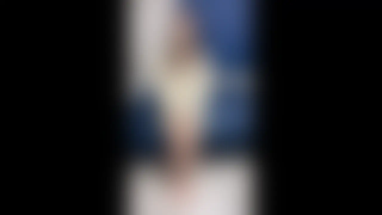 【個撮】お天気キャスター系のモテまくり清楚美女 裸剥かれて、電マを押し当てエロ顔晒しながらあっさり外イキ。
※ハメ無し、女の子オナニーイキまで。
今回は、お天気キャスター系の清楚美女に声を掛けてGET。
クラスにいたらモテまくっていたであろう、かなりの美形です。
ロングブーツが、よりお姉さん感を引き立てます。
暖かそうな生地のスカートは、インナーは付いてないタイプ。
思い切り脚を開かせて、自分で持ち上げさせて下着をチェック。
美女の恥ずかしそうにしている仕草は、興奮しますね。
戸惑いと疑いの目を向けながらも、流されて脱がされほぼ裸に。
おっぱいは小振りだったので、
大きくしてあげようと思い、念入りに揉んであげました。
少しずつ興奮してきているのが、吐息で丸分かりです。
VIOをチェックすると、
久しぶりに来ましたかなりの剛毛タイプです。
美女の下の毛がこんなに生えているなんて、それだけでかなりエロいです。
しっかり下着を食い込ませて、毛をはみ出させて遊びました。
電マを取り出すと、驚きで目を丸くする彼女。
初めての感覚に、初めはくすぐったがりながらも、
段々気持ち良くなってきて、顔が赤くなっちゃいます。
下着の上からクリトリスを刺激されると、
身体をよじって感じてます。
ダメ押しの電マ押し付けで、一気に感度が高まる彼女。
吐息を漏らしながら、静かに外イキ。
問い詰めると恥ずかしそうに照れながら、
「イっちゃいました…♥」
そしてそのまま… (2/2)