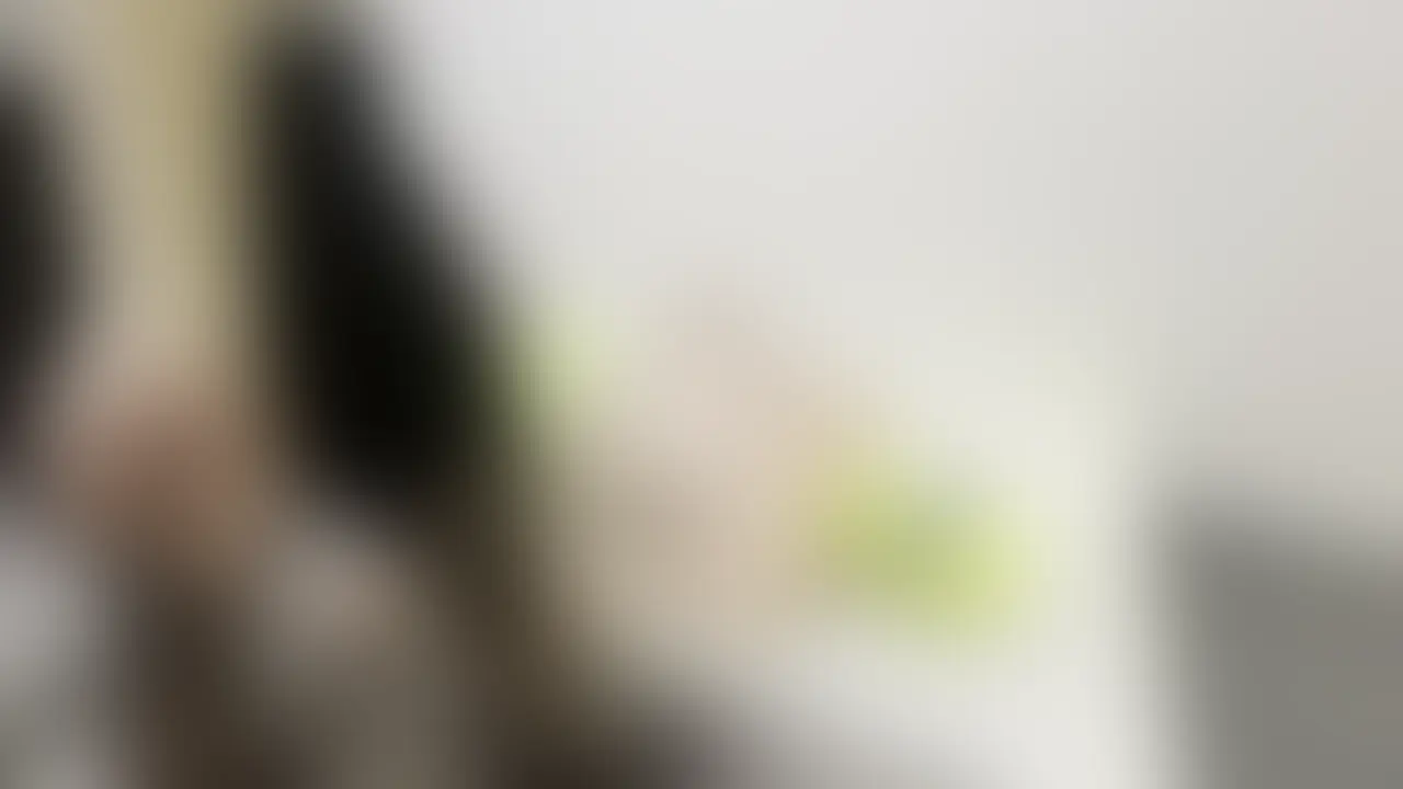【黒ストガチOLゆりかさんとのコラボ】

ゆりかさんの手コキ足コキ射精管理（12分55秒）

ゆりかさんとの射精我慢対決。パンツの上からは、絶対に射精しないと豪語する男。ゆりかさんが黒パンストを履いたままの足で足コキをします。男が感じてるのを見るや否や手コキに切り替え男は喘ぎ声を出します。男がいきそうになると又、🦵コキに切り替えて男をいかせようとします。ゆりかさんのテクニックの前に男はメロメロになるのでした (2/2)