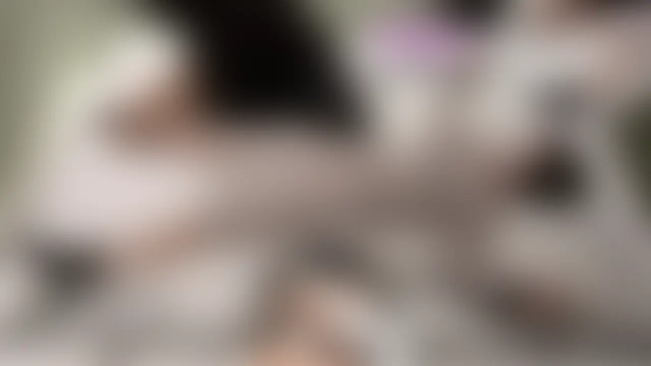 Xでも大反響だった彩花ちゃんの足裏にゅるにゅるくすぐりフル動画です♪
反応が最高なのでたくさん字幕つけちゃいました♪
靴下脱ぎ脱ぎシーンからのローションブラシやあったかぬるぬるくすぐりなどいろんな足裏責めが楽しめちゃうので、足裏フェチは必見です☆ (2/2)