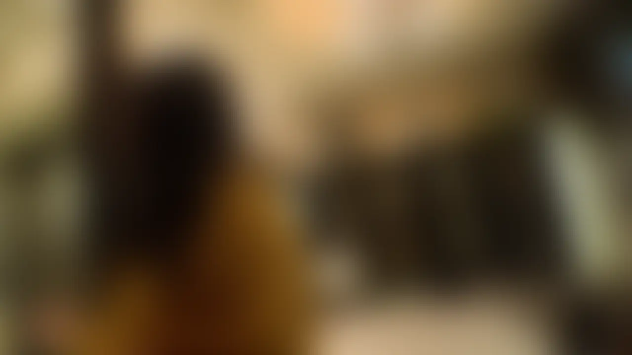結婚前からの長い付き合いで、関西人同士息もぴったりな人妻のりんか。半年ぶりの密会は、旦那に嘘をついての泥沼な始まりでした。テンションが上がった僕らは飯も食わずにホテルへ直行。

極上の舌技に溺れて即発射すると、彼女は興奮のあまり失禁してしまうほどメス全開に。デカ尻を叩き、首を絞めるSプレイで締まりを高め、拒まれた中出しの代わりに放ったザーメンは顔まで飛び散りました。風呂でのヒョウ柄水着オナニーを経て別ホテルへ。電マやバイブで攻め立てると、最後は念願の中出し許可が。仕上げの顔射と男潮まで、相性ドンピシャな快感を貪り尽くしました。本カノには手におえない、最高にエロくて悪い女です。 (2/2)