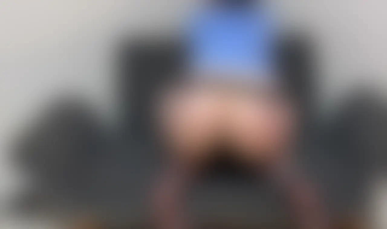 でか尻お姉さん、おしゃれにアパレル勤務してるくせに僕と会う日は仕事中ちんぽのことしか考えてないらしい (2/2)