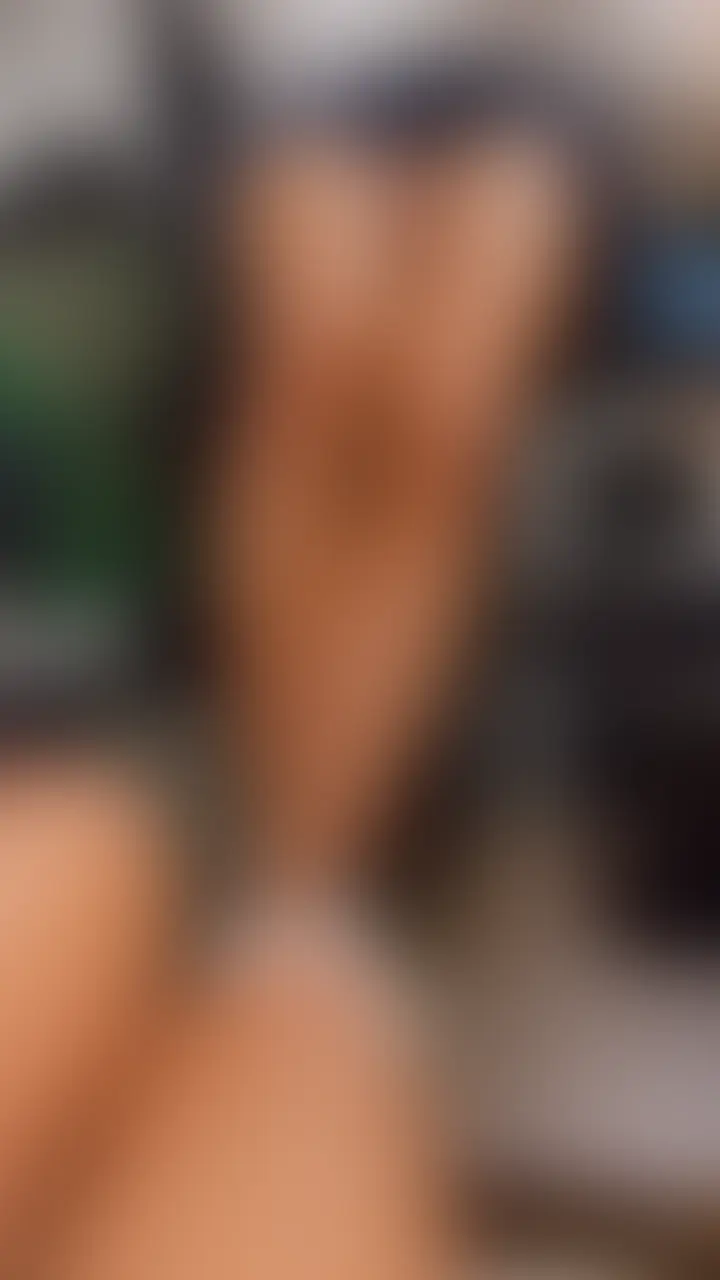手を使わないで足だけで擦りながらイきました。 sample 1