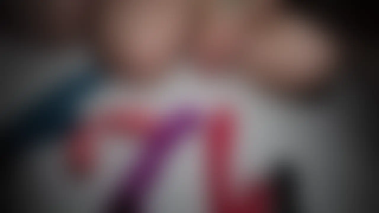 バチボコ4Pした動画です、おっきくて硬い優秀ちんこさん達にずっと廻されすぎておかしくなっちゃいました、たくさん電マでいじめられたり、3本のデカチンさんにひたすらいじめられ、すぐ感じてしまいイキまくっちゃいました、最後は全員に中出しまで許してしまいました、本当にごめんなさい、性癖に刺さったら嬉しいです♡ (2/2)