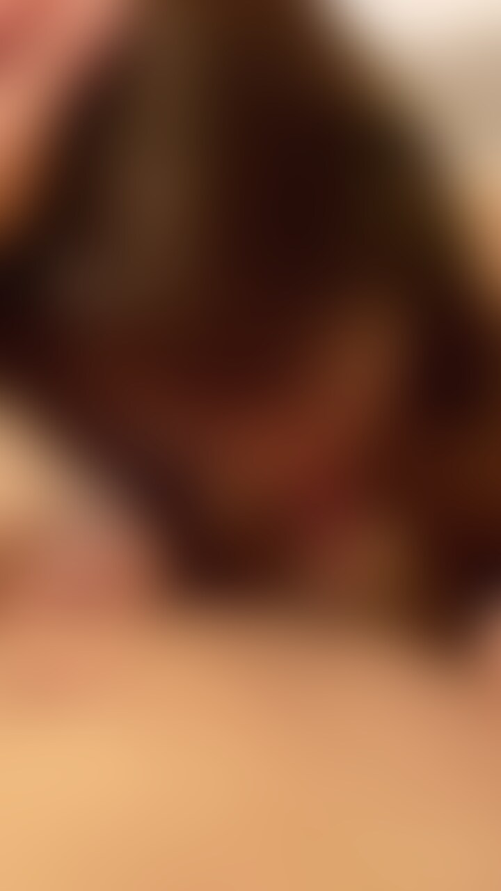 動画の長さ【11分59秒】

Fカップ裏垢女子④
ソファーでセックス編です。
上に乗っけて足開かせて結合部丸見えの状態でカメラに見せつけるのやばかったです。。。
自ら腰振っちゃうのが変態だなって思いました。 (2/2)