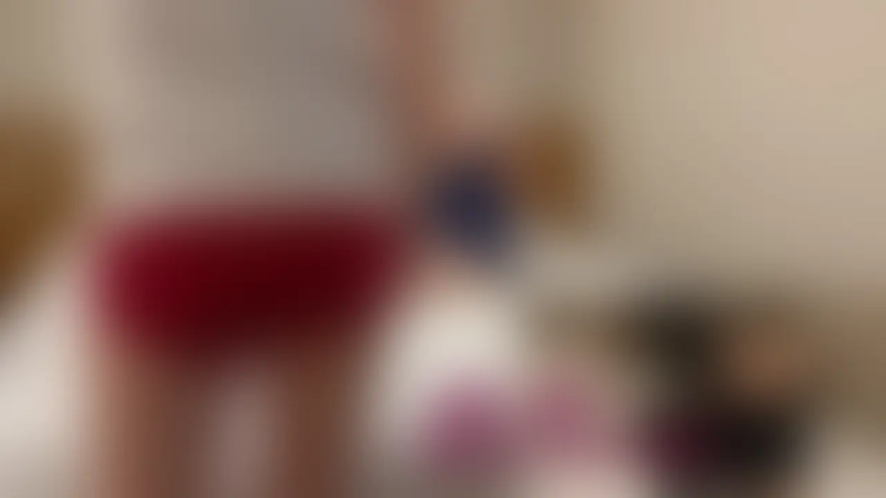 前回の続き→女の子と雑談していたら、大変なことになってしまって。

脱出しようとしているところ。

しかし、電マを当てられた状態で脱出するのがこんなに難しいとは思わなかった。

手が震えてくるし、変に足に力が入ってうごけない。そうこうしているうちに、、、 (2/2)