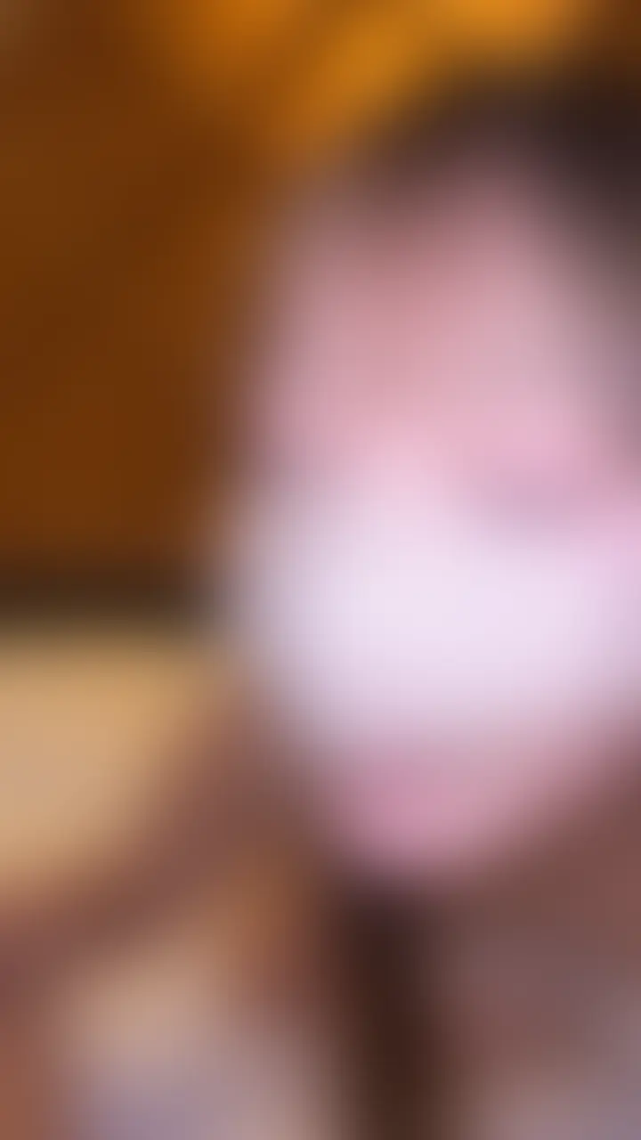 ※この動画は有料プランへの加入で見られます！

その１はこちら👇
https://myfans.jp/posts/8057f4d7-ceed-45a4-99ab-474d97672704?utm_medium=referral&utm_source=share&utm_campaign=post_share

その２はこちら👇
https://myfans.jp/posts/51a47834-a62a-48fb-8644-3418a38cc133?utm_medium=referral&utm_source=share&utm_campaign=post_share

こっちがイったばっかでも積極的にフェラしてきます。
そもそもこの子のことまだ満足させてないですからねｗ
勃つもんは勃つんで、お礼に挿入してあげました。
もちろん生でハメちゃってます。
最初はそこまで乗り気じゃなさそうだったくせに、喜んでチンポをくわえこんでピストン！
ピル飲んでるかは知りませんけど、がっつり中出しで締めました！ (2/2)