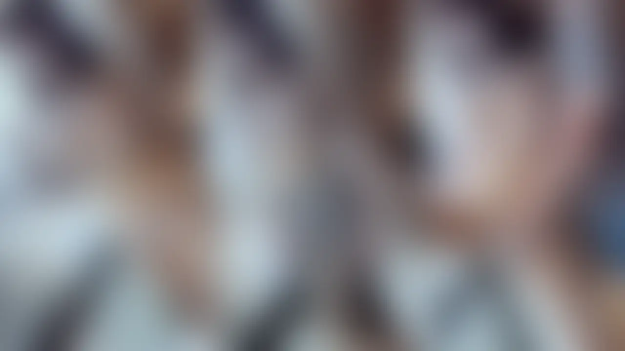 はじめに「いいね♡」を押していただけると嬉しいです❣️
今回は、初夏をイメージした薄手のニットとタイトなロングスカートで撮影してきました🥺💓
最初は神社でお参りからスタート✨
ゆっくり歩きながらお願い事をしたり、そのあと公園で綺麗なピンクのお花を見つけたり…♡
初夏らしい空気がすごく気持ちよくて、のんびりお散歩デートを楽しんできました🌸
そのあとホテルへ移動して、今回は大きな窓際でのえちえちがテーマ🥺💓
景色を見ながらイチャイチャしているうちに、だんだんえっちな気分になっていって…♡
開放感のある空間でいっぱい甘えて、いっぱい触れ合って、
気づいたら何度もドキドキしちゃってました…🥺💓
今回もデート感、開放感、えちえち感をぎゅっと詰め込んだお気に入りの作品になっています❣️
ぜひデート気分で、ゆっくり楽しんでもらえたら嬉しいです🥰💓
いつも「いいね♡」やコメント、本当にありがとうございます🥹✨
みなさんの応援がすごく励みになっています💓
これからも応援してもらえたら嬉しいです (2/2)