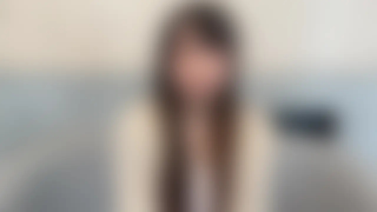 なおちゃん【素人/暴発/口内発射】
おフェラのお仕事にやってきた素人ちゃん。初めてのエッチなお仕事に戸惑いながらも、「舐めるだけなら…。」と勃起したチンポをお口で咥えてくれました♪鬼頭集中責め、根元まで咥え込み喉奥でシゴきあげるディープスロート、玉舐め、高速バキュームフェラと、フェラのレパートリーも様々!そんな楽しんでる女の子が、予告無しで暴発ザー汁を発射された瞬間の十人十色のリアクションをお楽しみください。 (2/2)