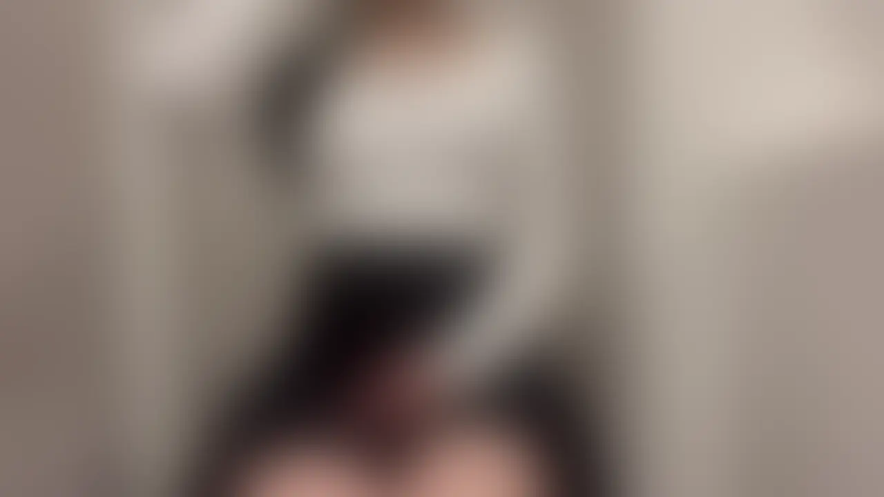 【ちくポチバイブオナニー大量潮吹き】
お待たせしました!今回の動画は、自分でも引くくらい激しくイッちゃいました…。
初めてのちくポチバイブオナニーに挑戦バイブを押し当ててビンビンになっちゃいました。
感度が上がりすぎて、我慢できずにでディルド挿入大量潮吹き*しちゃう生々しい瞬間を収録しています。
さらに、接写のディルド挿入と丸見えになっちゃうアナルも恥ずかしいけど全部晒してます…。
バイブの振動に翻弄されて、頭が真っ白になるまでイキまくるもえの姿を、隅々まで堪能してね? (2/2)