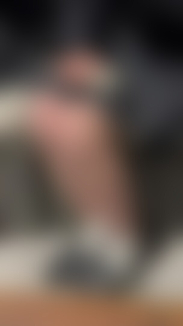 ファンの多いTちゃん
ローファーと汚れを気にしていた白靴下足裏
靴下の繊維感もばっちり! (2/2)