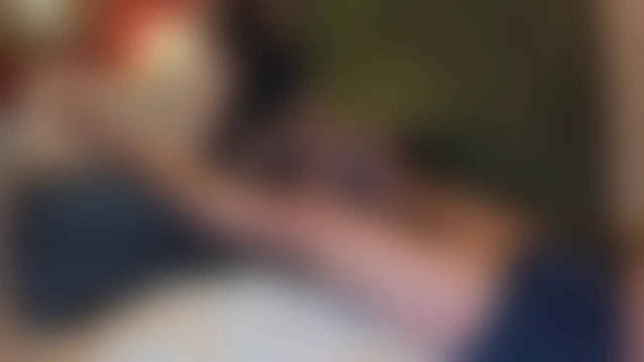別アングル2・横からのアングル / ノリが良くてエロ可愛いりなちゃん!足コキとフェラでねっとり・じっくり・淫語で限界突破させられて手コキで大量射精
明るい性格とノリの良さにセクシーすぎるスタイルと、エロ可愛い美**りなちゃん。
アイドル並みのルックスと、程良く大きなお尻が魅力的。
そんなりなちゃんに、メンエス嬢風のワンピースを着用して、可愛い微笑み&痴女&敏感むっちりボディ…様々な表情を見せてくれながらのプレイ。
下着の上、そして中にもパンスト脚を這わせ、焦らすような足コキでの愛撫。
「足だけでこんな興奮しちゃうの?変態だね❤️」
「そんな勢いよくいったらつまんないでしょ。」
「足で踏まれてるだけで硬くなっちゃうの?」
そこから下着を脱がしてもらい、既にカチカチのチン◯ンをパックン。
小悪魔のような笑顔で見つめられながら癒しの手コキ。そしてグチュグチュと音をたててのフェラチオ。
「こうやられると気持ちいいんだ。」
「ビクビクしちゃって」
唾液ベチョベチョのフェラと淫語で責め立てられます。
何回も、竿を暖かい手で包まれながら柔らかい舌で亀頭をこねくり回され悶絶快感。
「いきそう?いいよ、いっぱい出して」
「いっぱい出るとこ見せて」
「すご〜い、まだ出る」
「すごい溜まってたんだね」
「見て〜。大量❤️」
最後は、りなちゃんの唾液まみれのヌルヌル手コキで大量射精。気持ち良過ぎました。 (2/2)