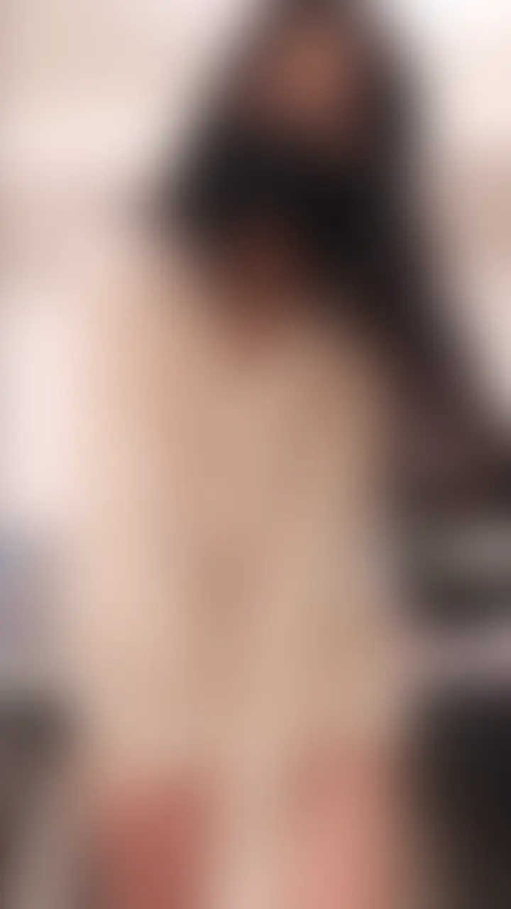 【単品販売専用ページ】
月額プランの方はこちらから
https://myfans.jp/posts/7f729b28-3900-4508-9eb0-e3a37f78439c
新しいおもちゃ届いたのを
寝る前に気付いてしまって。
「ちょっとだけ試すだけ…」
って思ってたんだけど
思ってたよりすごくて
途中から余裕なくなっちゃってました😭
ちょっとだけなのに
おぱんつ越しでも潮吹きしちゃって。
軽く試すつもりだったのに
すぐにびしょびしょなってしまって💦
自分でもびっくりでした🥺
そのときの様子を動画に残してみたよ。
ちょっと恥ずかしいけど
一緒に楽しんでくれたら嬉しいです🙈
最後まで見てくれたら
きっとドキドキすると思う…♡
よかったら感想も聞かせてね✨ (2/2)