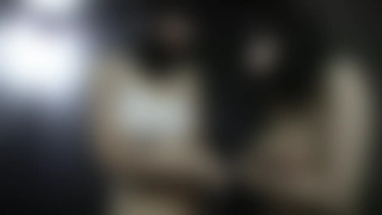 レズビアン覆面女子二人の弄り合う痴態w
おもしろ神動画発見しちゃいましたwww
これなんなんでしょうねw
無茶苦茶エロいんですけど…。
黒部屋の狭いスペースにいる覆面姿の二人の巨乳ちゃんが男の指示で乳首を触り合い感じてしまいます。
二人共綺麗な美巨乳で見応え抜群ですw
1人の女子が乳首を舐めるとプルプルと感じ始めますw
覆面姿のレズキスも必見です!
二人共恥ずかしがりながらベロを出しペロペロと舐め合います。
全て男の指示なんですけどねw
そして僕が一番好きなエロ退位「乳首69」が興奮を更に倍増させてくれます。
不慣れな女子がお互いにクンニやデカ尻のスパンキングなどを繰り広げていきます。
そしてなぜか奥に見知らぬ男が覆面姿で正座しているのが笑えます(爆)
最後はレズ体位の定番「貝合せ」でフィニッシュです!
かなり陰湿的でシュールな内容ですが個人的に大好物な演出で気に入ってます!
短いのに見どころ満載の神動画です!必見ですw (2/2)