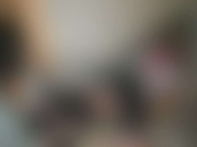 女子○○に思いっきり顔面踏まれて退治された暴漢男ＶＯＬ2
約１３分００秒再販商品です
第2弾はひたすら上履きとソックスを舐めて舐めて舐めまわします。
暴漢自体が生粋の足フェチ、踏まれ好きなので、
舐め方も自己陶○○○型で、上履きも実際の中古品で、年季の入った3年間履き続けたであろう匂いたつ上履きで、隅々まで舌全部使って舐めまわしています。
途中で上履き脱がして汗ばんだソックスの裏も丹念に舐めまわし、匂いも堪能している時に目を覚ます女子。
ソックスで顔面踏み！ (2/2)