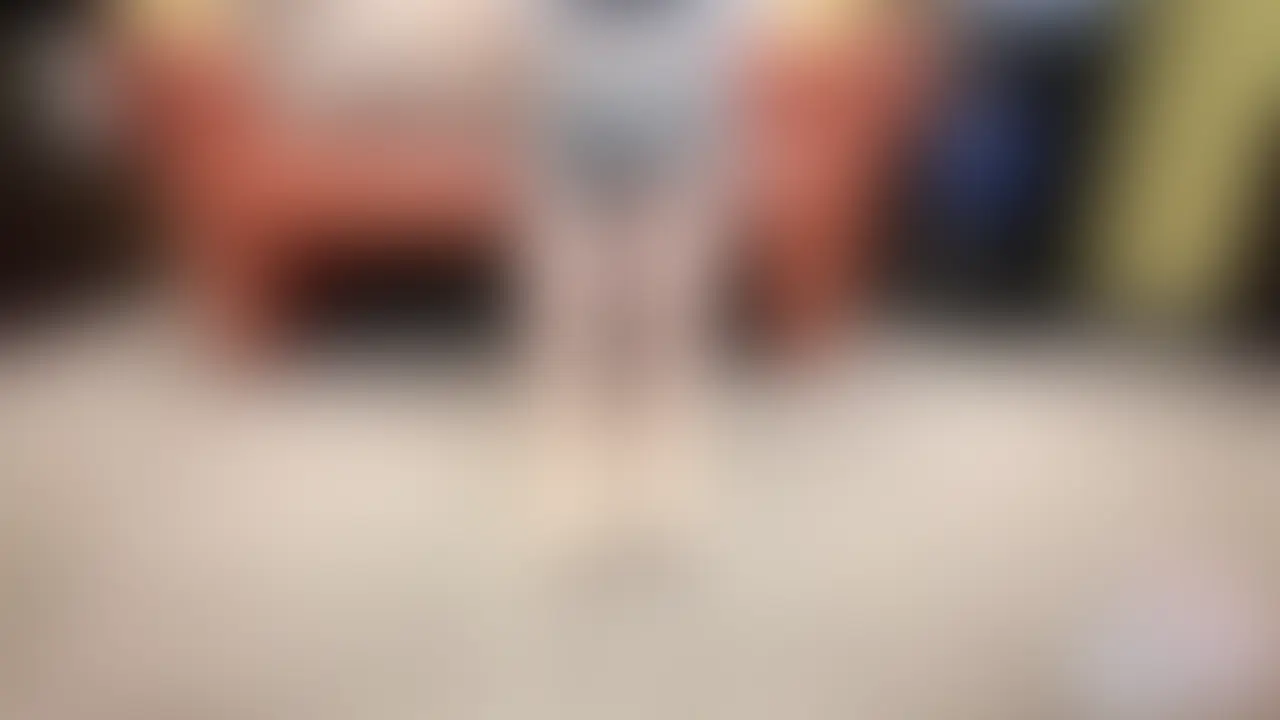 久しぶりに抱かれる人妻みく。 子育てで忘れていた熱が、ランジェリー越しに蘇る。 最初は戸惑いながらも、次第に息が乱れていく。 “オンナ”に変わっていく瞬間を、カメラを捉えました。 (2/2)