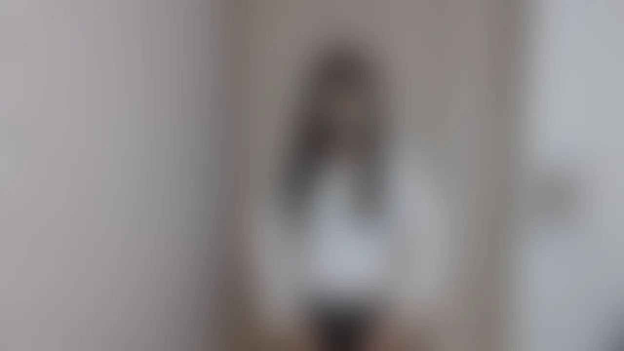 みいたん先生パンツスーツ似合ってるね!
でも、塾で腰パンチラしてることを生徒に指摘でもされたのかな?
「また捲れてない?」などと見えてることを何度も気にしていました。。。
そりゃ目の前でこんな先生が、丸見えになってたら塾どころか、下半身が鉛筆になっちゃうよね。。
でも、施術中捲れてしまうのは仕方の無いことなので、気づいたら私の指もみいたん先生の黒パンティに触れてしまっていました。これは偶然です。
変態整体師だなんて言わないでくださいね? (2/2)