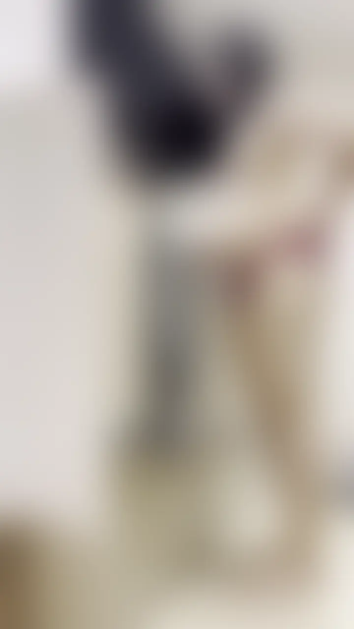 普段は真面目な先生で2児の母の家事風景
こんな格好で家事をしてもらいました! (2/2)