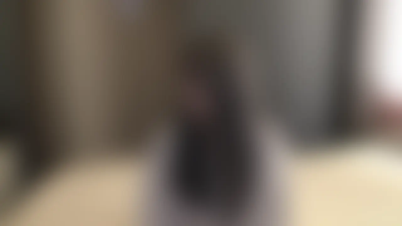 ※過去の動画のモザ範囲を縮小等したリニューアルバージョンです※

巨乳美人の第２弾ということで今回は中出しさせていただきました笑
というのも結局第１弾の時に渡したお金も家賃等生活費に使ってしまったとのことで、しかも支払い期限がギリギリ！
ということで中出しの顔出し撮影をするという条件でお金を更にプラスしました笑

是非ご覧ください！ (2/2)