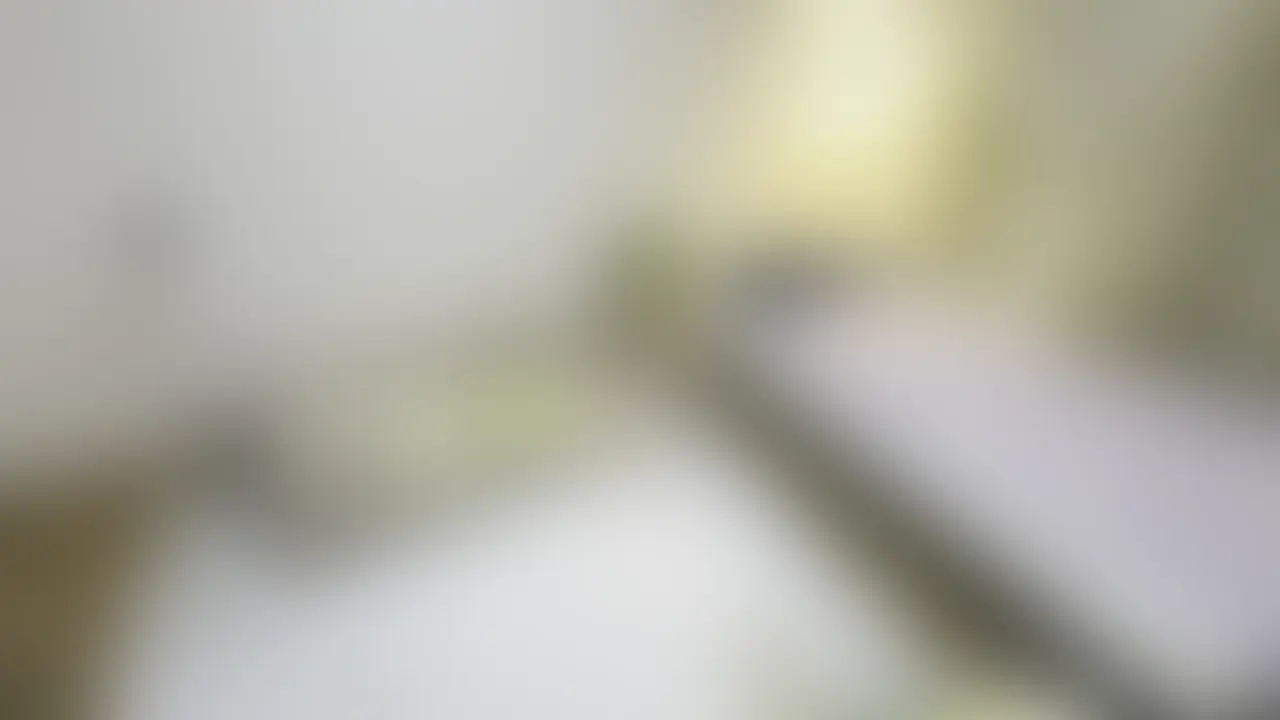 女友達りかを介抱してたら蹴り倒されて電気アンマやられて逝かされたんだけど!
女友達のりか。気も話しも合うのでたまにのみに行ったりしてる。
普段は清楚でおとなしい子なんだけど、のむと強気になるなと前から思ってたんだけど。
りかはのみすぎたみたいで放って帰るわけにもいかず家まで送り届けた。のんで強気モードに突入してるりかはいきなり俺を蹴り倒してきて「パンツ見て勃起してんだろ?確かめてやるよ!」と言い
「電気アンマの刑やってやるよ!」と股間に足を当ててくる
「やっぱ勃起してんじゃん」と言うと馬乗りになって手を固定して金玉潰しと称して本格的に電気アンマの体勢に入る。
のんでるのをいい事にやりたい放題のりかの電気アンマで無様に逝かされる… (2/2)