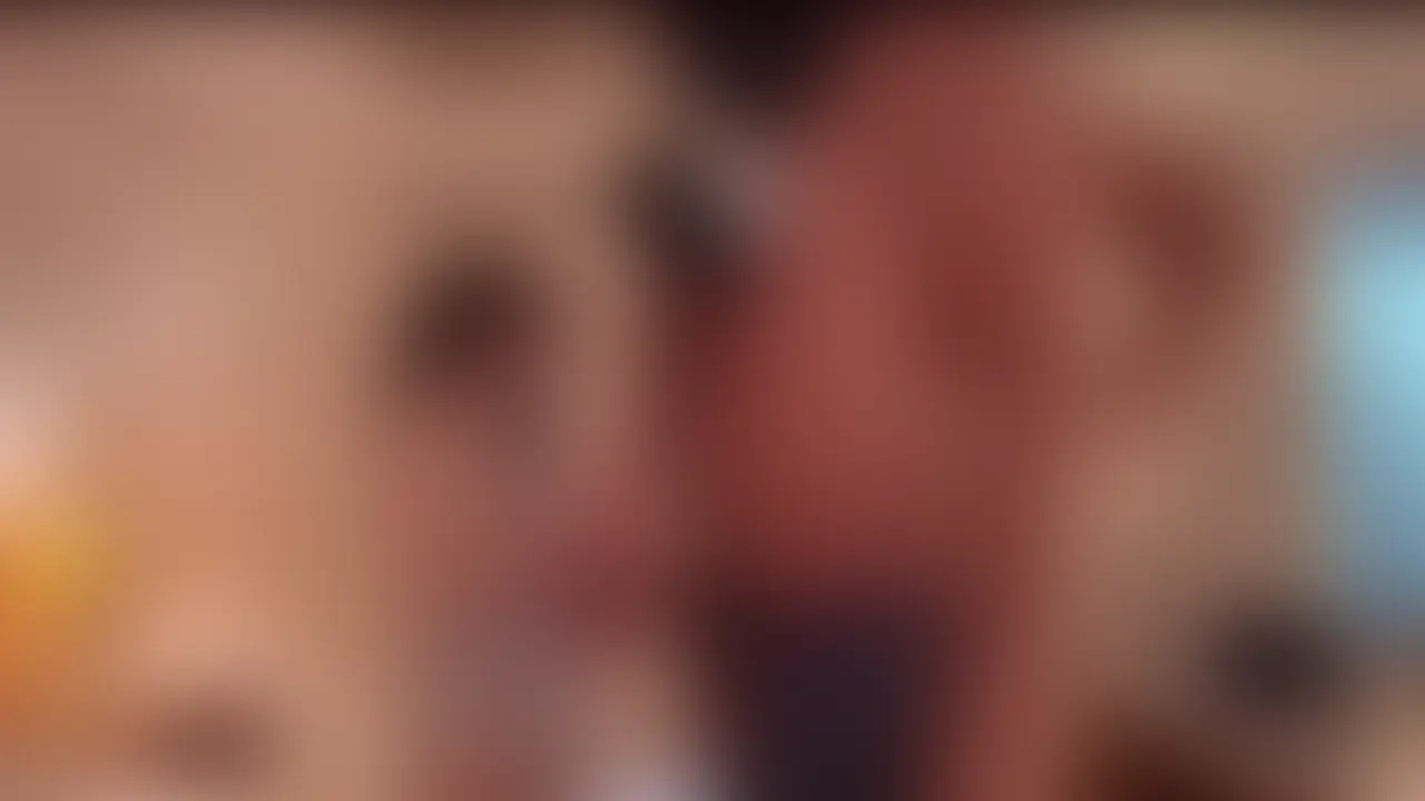 黒人さんに誘われて
ホテルに行ってみたらなんとそこには4人もブラックがいたんですよ💦

そんなの聞いてないよ？！

「えっ！？まぢ？！」って思いながら
でも、撮影スタート💣🔥❤️💦

いざ撮影がスタートすると
おちん○んが大きすぎる…
上のお口も下のお口も悲鳴をあげる…

でもだんだんアソコもほぐれてきたの🥹

最後は気持ちよくなっちゃって
たくさんみんなに
中出しされちゃった🍼💦

変態ゆかろんでごめんなさい💦 (2/2)