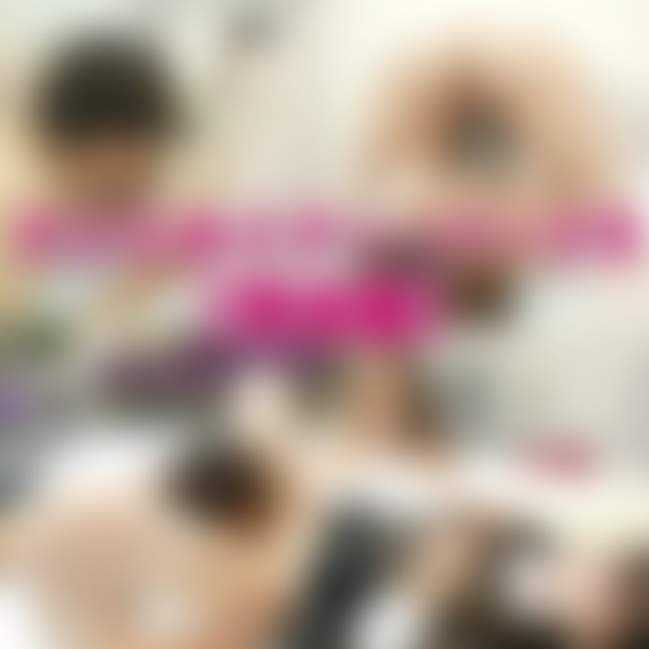 クンニセミナー・パート5🐳完全版❤️【vol.33】


今回は
『女性の反応の見方』
を解説いたします✨

女性それぞれ感度は全く違います❣️

例え同じ人でも
その日の体調だとかメンタルとか
ホルモンバランス、
生理周期によっても
感度が全然違います💦


したがって
前回はこのクンニで気持ちよく
なったんだけど今回同じクンニをして
気持ちよくなるとは限らないんです😱


そこで重要になってくるのが
女性の反応✨

しかし「反応を見ましょう」と言っても
抽象的過ぎてわからないですよね


そこで本日は具体的な反応の見方や
その際の刺激のあげ方を解説❣️


みほちゃんは気持ちいいとき
どんな反応になるでしょうか？


実際に生徒さんに
刺激のあげ方を指導♡

上手じゃないですか！
みほちゃんを最速でイカせましたね🥰


解説をマスターした生徒さん✨
みほちゃんの反応を見ながら
クンニの仕方を変化させてます❤️

みほちゃんもたまらず大量潮吹き🐳

最後はシックスナインで
お互い同時にイッてしまいました💕


※完全顔出し💓
※20分31秒📹

定価：¥3,980 (2/2)
