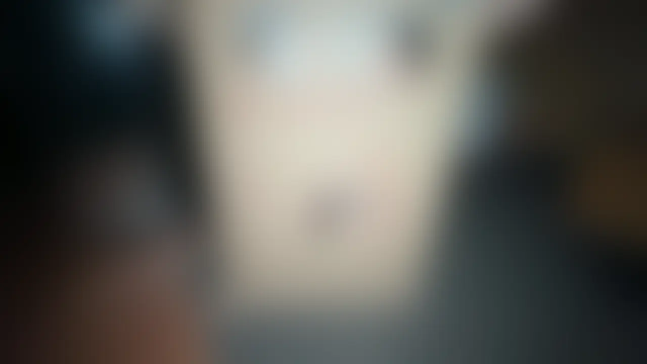 ✨️Kカップ女教師・梨々香先生 ダンボール肉便器にされちゃった✨️
穴の空いたダンボールに入れられて、興奮しきった男たちに囲まれちゃいました❤️
ダンボールには好き放題エッチなことが書かれてますね💦
勃起したチンコをダンボールの中からフェラさせられたり、おっぱいで遊ばれて私も興奮してきました、、、
このままダンボール中の私に出しちゃう?それとも中出しする? (2/2)