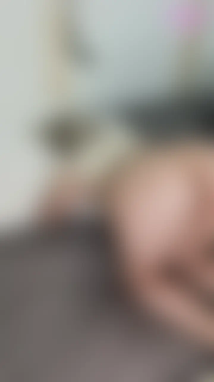 バックと正常位両方でいっぱい生ハメ🥰
気持ちよすぎていっぱい叫んじゃった。最後中出しでてくるところの音恥ずかしいな⋯🥹 (2/2)