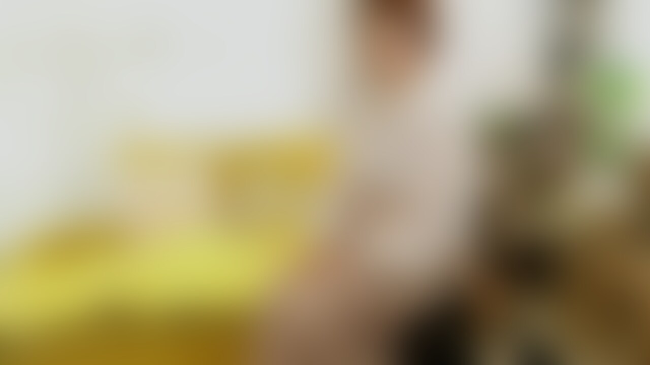 #010_三軒隣の人妻HIROさん
「ニッコリ笑顔で大放尿(^_-)-☆」（動画）

普段着のままでおしっこしてしまったHIROママ(ﾟдﾟ)！
ガチの私服で見せてしまうHIROさん、、、身バレ大丈夫かな(;^_^A

短編80枚の写真集と最後はいつも通りの動画です。 (2/2)