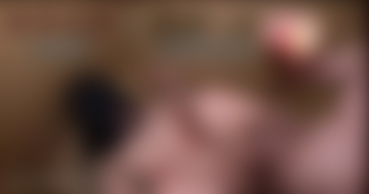 ②全頭マスクのドM変態裏アカ女子をダンボールに押し込みSMロウソクプレイ!
3本目のフル動画です!
段ボールに○○○押し込まれて殴られたり蹴られたりされ、火の付いたロウソクのロウを垂らされながらチンチン挿れられちゃいました🤭
熱いし痛いけどそれでマンコ濡れまくりです!!!
チンチン挿入されながらロウソク垂らされるの気持ち良さと熱さで頭がおかしくなりそうでした🤭
改めて私ってド変態みたいです🐶 (2/2)