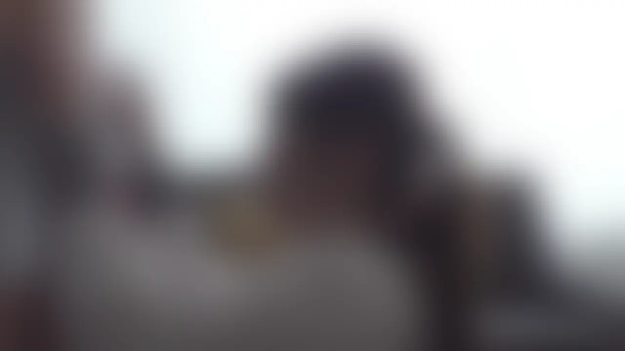 ＊動画では顔出ししています🥰
【匿名度AAA：完全匿名！】Fカップ@三宿のヨガインストラクター(人妻)が他人棒で喉奥を支配される　

喉でチ●ポを感じたい💕

こんにちは、ど素人ポルノ@麗子です。

今回のAVごっこは、
三宿のヨガスタジオでインストラクター🧘として教えている
お友達のMちゃんが支配されたい欲を解放して
イラマ快楽に酔いしれる姿を
固定カメラでじっくり捉え続けた未公開映像㊙️です

本編はこちら🔻
https://myfans.jp/posts/71362099-4443-43ae-88da-37c262074c02

クールビューティーな超絶美女✨なのに
メチャ照れ屋💦で押しに弱い
マゾ気質なアラサー奥さまに

Mちゃんみたいな綺麗な人じゃないと
撮りたい動画にならないの！

って自分勝手なお願いをして
ほぼ強せい的に

涙と涎でぐっちゃぐちゃなお顔😵
になってもらっちゃいました。

いかめしく立つ男👺の下着を脱がせると「ブルンッ！」と飛び出してくる巨大な肉根🍌。
Mちゃんは禍々しいほどに立派なイチモツを口に含むとノーハンドで喉奥まで入れるのです。

男は彼女の後頭部を手で抑え込むと、牡竿をさらに喉奥まで突っ込み抽挿を繰り出します。
これを何度か繰り返されると彼女は「うげっ!!」😣と悶え苦しみ息も絶え絶え😨、
口腔からはとめどなくヨダレ🤤が溢れ出ます。

映像の後半は男がソファに座り、Mちゃんがはひざまずいて咥えるスタイルに。
時折、頭を脚で抑え込まれて深く突っ込まれてしまい、さらに喉イキしてしまうのでした💫 (2/2)