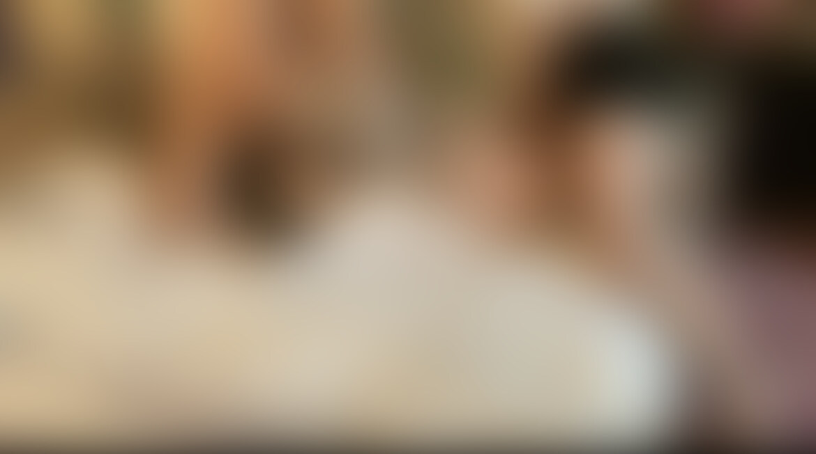 逆バージョン🥰
M男に足を舐められてたら、旦那ちゃんがお口にちんちん突っ込んできたのでナメナメ💓
おま◯こにもチンチン突っ込まれて中出し🫣 出た精子を足に塗ったら、舐めてキレイにするM男😆 (2/2)